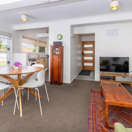 2 Bedroom Home Away From Home Near Cbd & Private Parking Гамильтон Экстерьер фото